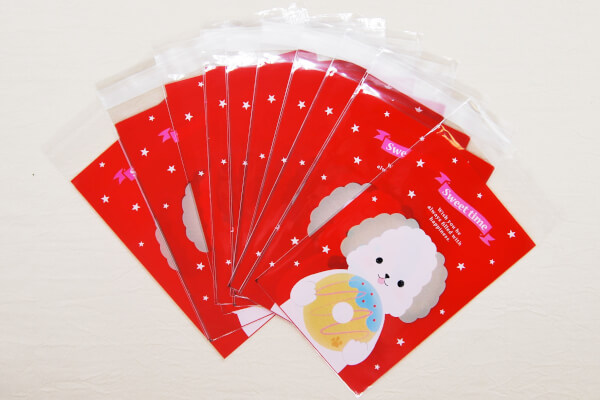 【100均ずぼらシュラン】ダイソー「クリアシールバッグ」相手の心を掴むキュートな袋でプレゼント！の画像4