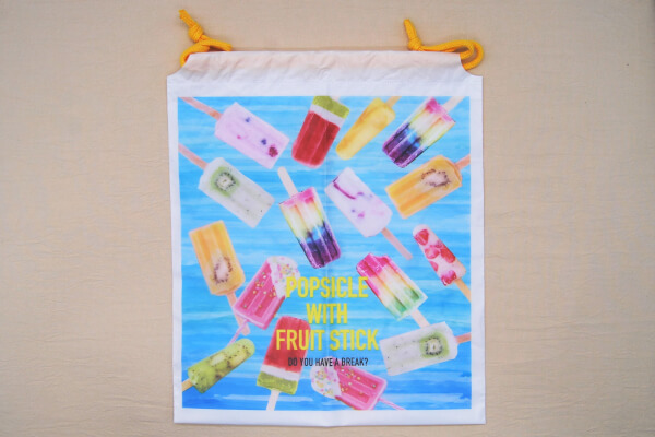 【100均ずぼらシュラン】ダイソー「ポリ巾着 大小セット（サマー）」夏にぴったりなトロピカルデザインで気分アゲアゲ!? の画像3