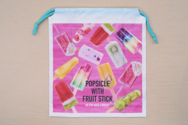 【100均ずぼらシュラン】ダイソー「ポリ巾着 大小セット（サマー）」夏にぴったりなトロピカルデザインで気分アゲアゲ!? の画像4