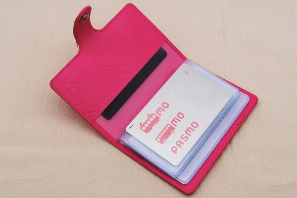 【100均ずぼらシュラン】 ダイソー「カードホルダー 20ポケット」高級カードケース風でセレブ気分!?の画像4