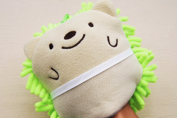 【100均ずぼらシュラン】ダイソー「かわいいハリネズミのマイクロファイバーミトン型」は癒し度抜群で無限に掃除をしたくなる!?の画像5