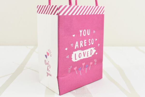 【100均ずぼらシュラン】ダイソー「窓付ミニ紙袋（ピンクハート）」は乙女度満点のキュートデザインの画像4