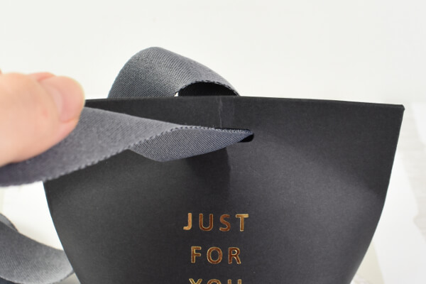 【100均ずぼらシュラン】ダイソー「ラッピングボックス」箔押し＆リボンで大人かわいいプレゼントに！の画像8