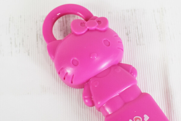 キティちゃんが料理をサポート!? 【100均ずぼらシュラン】ダイソーの「ピーラー キティ」は小さい手にもぴったりフィット♪の画像4