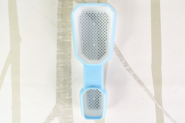 【100均ずぼらシュラン】ダイソーの「粉ふりスプーン」ふりかける範囲を選べて仕上げのパウダーがバッチリ決まる！の画像3