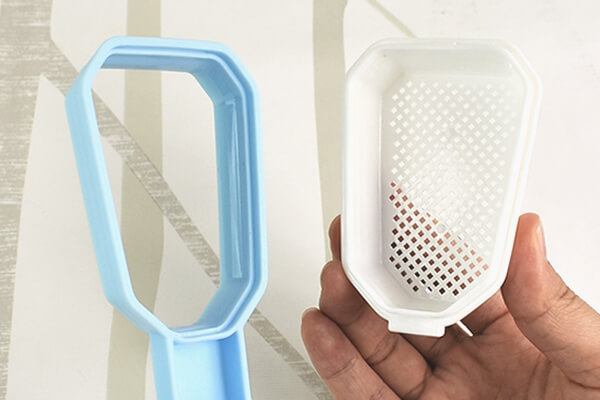 【100均ずぼらシュラン】ダイソーの「粉ふりスプーン」ふりかける範囲を選べて仕上げのパウダーがバッチリ決まる！の画像4