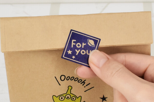 【100均ずぼらシュラン】ダイソー「角底クラフトバッグ（M）トイ・ストーリー」エイリアンがかわいい＆レトロ感がおしゃれの画像6