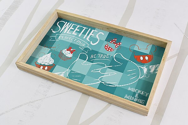 【100均ずぼらシュラン】ダイソー「木製インテリアトレー」を飾れば、部屋がカフェ風おしゃれ空間に!?の画像1