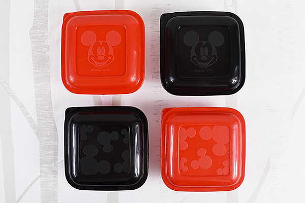 【100均ずぼらシュラン】ダイソー「おかずパック110mL×4個（ミッキー）」は2カラーで使い分け、お弁当も充実！の画像3