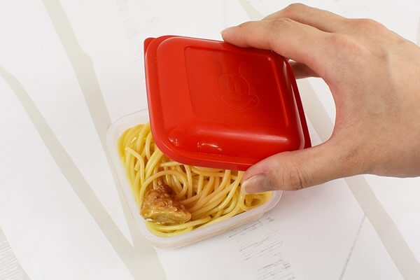 【100均ずぼらシュラン】ダイソー「おかずパック110mL×4個（ミッキー）」は2カラーで使い分け、お弁当も充実！の画像8