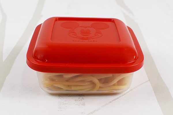 【100均ずぼらシュラン】ダイソー「おかずパック110mL×4個（ミッキー）」は2カラーで使い分け、お弁当も充実！の画像9