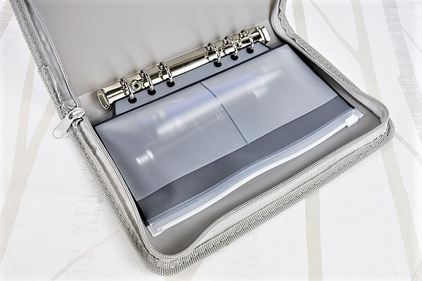 【100均ずぼらシュラン】セリア「6リング用 EVAジッパーリフィル」散らばる小物を1冊に収納!? の画像7