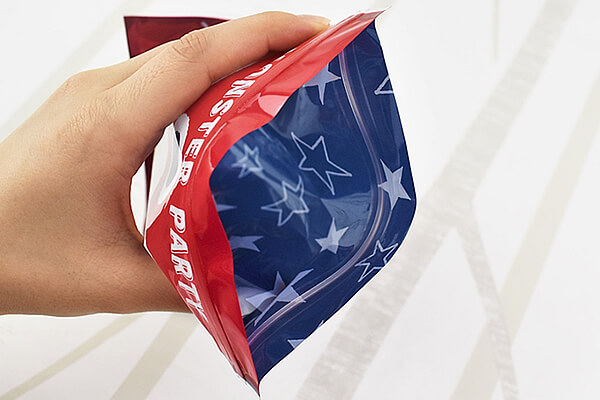 【100均ずぼらシュラン】セリア「チャック付きギフトバッグM 6P EAT」口から中が透けて見えるモンスターがキュートの画像5