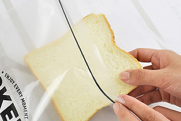 【100均ずぼらシュラン】セリア「フリーザーバッグ食パン用 5枚入」マチつきだからパンが潰れず長持ちの画像4