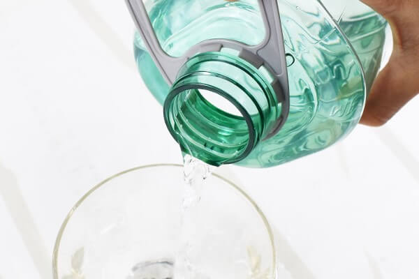 寸胴なデザインがレトロかわいい！ たっぷり水が入るセリアの「ウォーターボトル ジャータイプ」の画像5