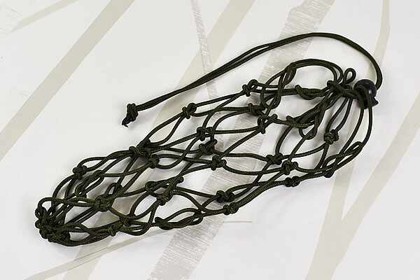 【100均ずぼらシュラン】セリア「パラコードボトルカバー」小さくたためるので軽装でのおでかけにぴったりの画像1