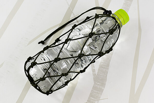 【100均ずぼらシュラン】セリア「パラコードボトルカバー」小さくたためるので軽装でのおでかけにぴったりの画像6