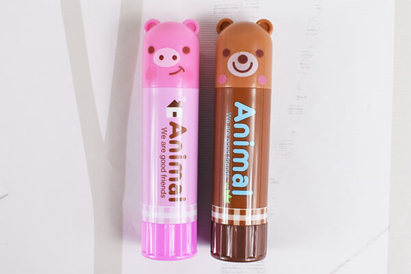 【100均ずぼらシュラン】セリア「アニマルスティックのり 2P」耳つきキャップがかわいくて使うのが楽しいの画像3