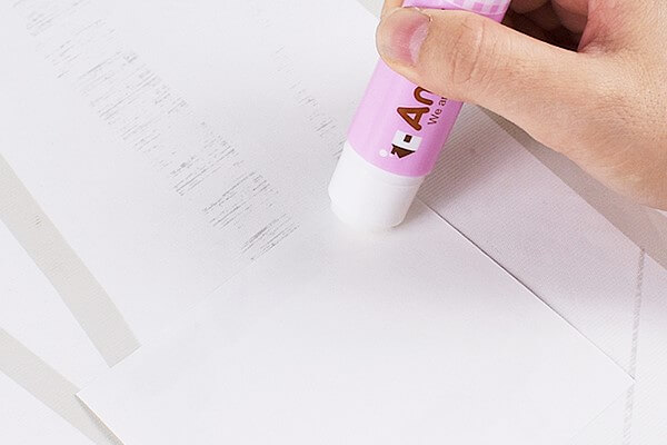 【100均ずぼらシュラン】セリア「アニマルスティックのり 2P」耳つきキャップがかわいくて使うのが楽しいの画像5