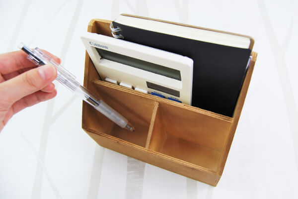 【100均ずぼらシュラン】セリア「木製デスクラック 3ポケット」は乱雑にモノを詰めこみがちな人におススメ！の画像4