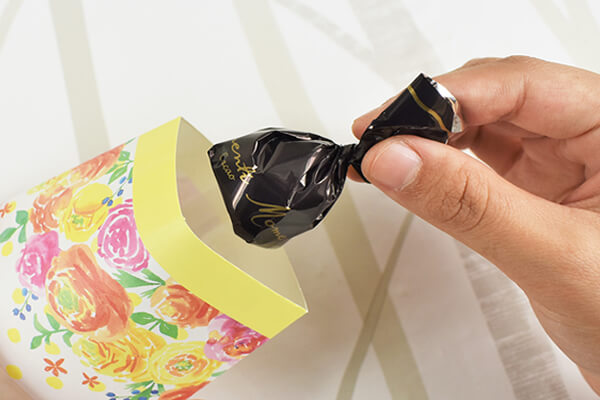 【100均ずぼらシュラン】セリア「窓付テトラバッグ」手作りお菓子をそのまま入れてコスパよくお菓子配りの画像5