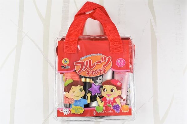 【100均ずぼらシュラン】セリア「PVCバッグ ときめきおかし」レトロ感あふれるイラストでバッグにもポーチにもの画像6