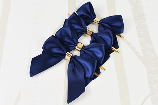 【100均ずぼらシュラン】セリア「ラッピングリボン 4P」無地の袋もエレガントなプレゼントにバージョンアップ！の画像1