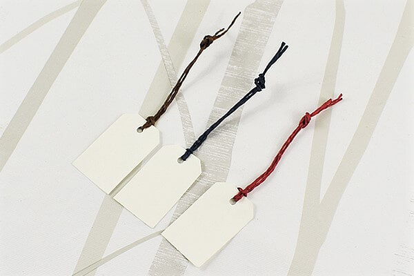 【100均ずぼらシュラン】セリア「クラフトタグ12枚入り」で、プレゼントをかわいく飾って華やかに！の画像1