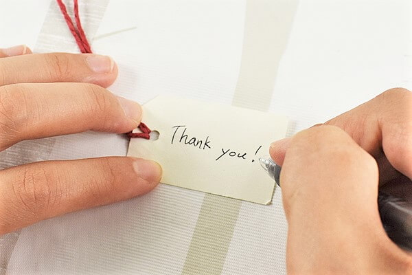【100均ずぼらシュラン】セリア「クラフトタグ12枚入り」で、プレゼントをかわいく飾って華やかに！の画像4