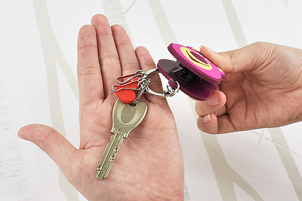 【ダイソーVSセリア】100均「キーホルダー」対決！　ロッツォの顔がキュートなのは……？の画像6