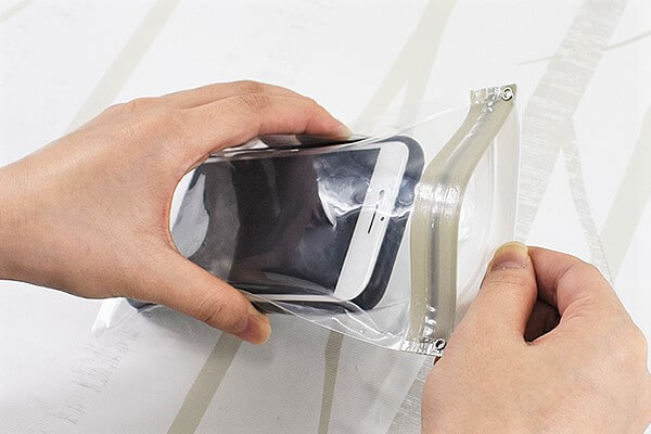 【ダイソーVSセリア】100均「スマホ防水ケース」を徹底比較！　どちらが使える？の画像6