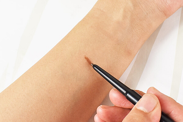 【ダイソーVSセリア】「ペンシル型アイブロウ」対決！　使い心地のいいコスメはどっち？の画像4