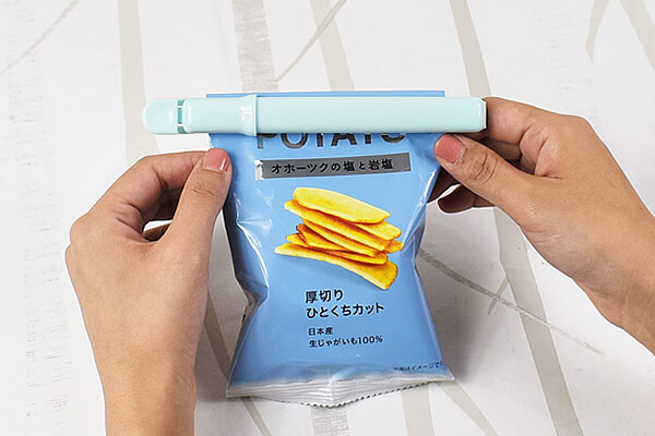 【ダイソーVSセリア】100均「ホルダー付きクリップ」比較！　デザインとホールド力、どちらを取る？の画像7