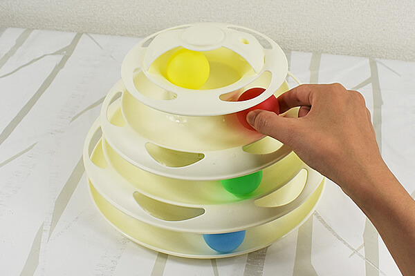 スリーコインズ「キャットボールトイ」ネコちゃん大忙し？　4個のボールで気晴らしにぴったりの画像5