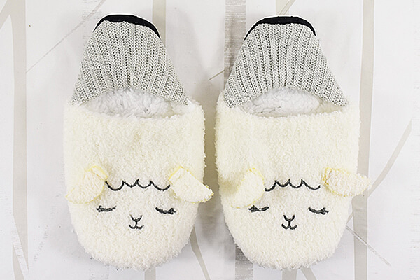 スリーコインズ「おとなアニマルルームシューズ」ヒツジみたいにもこもこで、じんわり温もりに包まれる！の画像3
