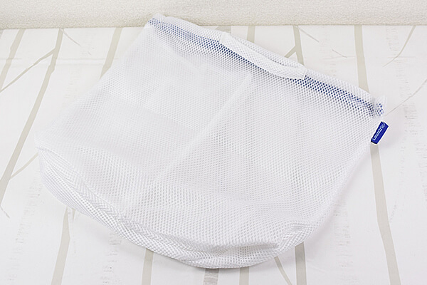 スリーコインズ「3ポケットランドリーネット」収納力抜群で複数の洗濯物をまとめて洗える！の画像1