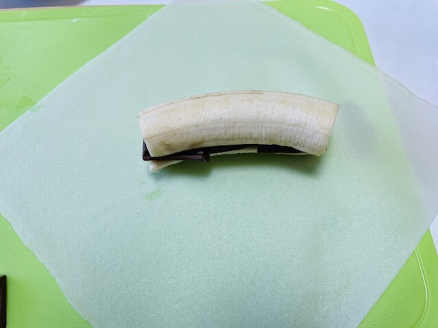 【塩チョコバナナ春巻き】、完全にクレープ屋のうまさを超えた！　溢れ出すチョコバナナが至高の画像3