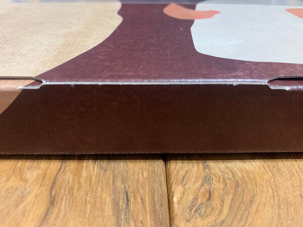 スナックミー 箱の厚みは2.5cmほど