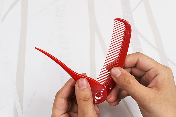 【ダイソーVSセリア】100均「コーム」対決！　髪にこだわるなら携帯したい折りたたみ式の画像3