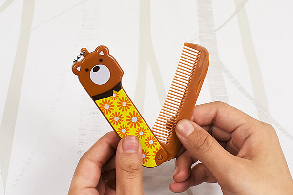 【ダイソーVSセリア】100均「コーム」対決！　髪にこだわるなら携帯したい折りたたみ式の画像6