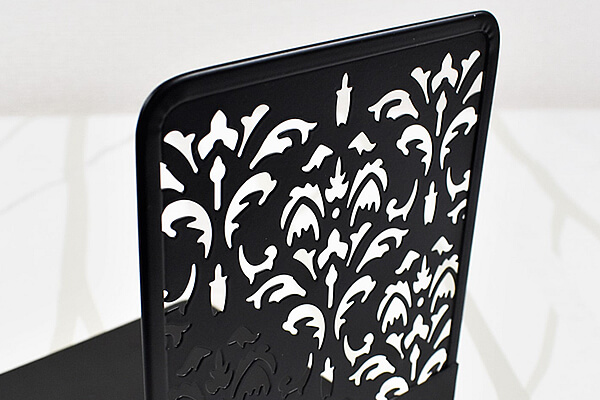 【ダイソーVSセリア】100均「ブックエンド」対決！　インテリアに合わせて選べるおしゃれなデザインで本棚の整頓に役立つの画像3