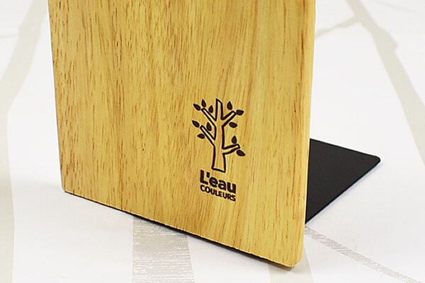 【ダイソーVSセリア】100均「ブックエンド」対決！　インテリアに合わせて選べるおしゃれなデザインで本棚の整頓に役立つの画像6