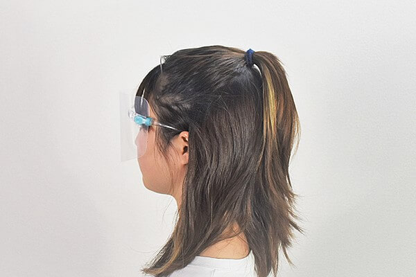 【ダイソーVSセリア】100均「ウイルス対策グッズ」対決！　メガネ型シールドと抗菌シート、どっちが有効？の画像5