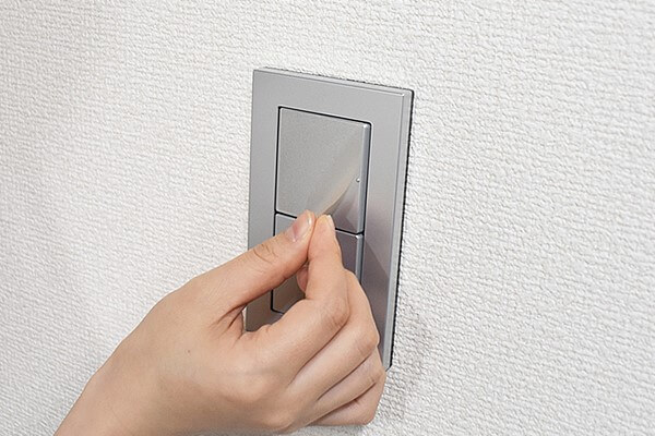 【ダイソーVSセリア】100均「ウイルス対策グッズ」対決！　メガネ型シールドと抗菌シート、どっちが有効？の画像8