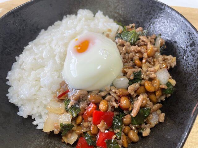 バズレシピ【納豆ガパオライス】納豆好きなら作らないと損！　週イチで食べたい感動レシピの画像4