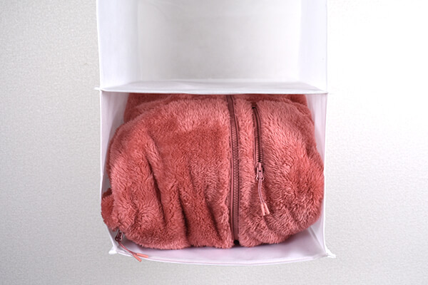 スリコ（3COINS）の「吊り下げ三段収納ワイド」でデッドスペースを有効活用して、スッキリ整理整頓！の画像5