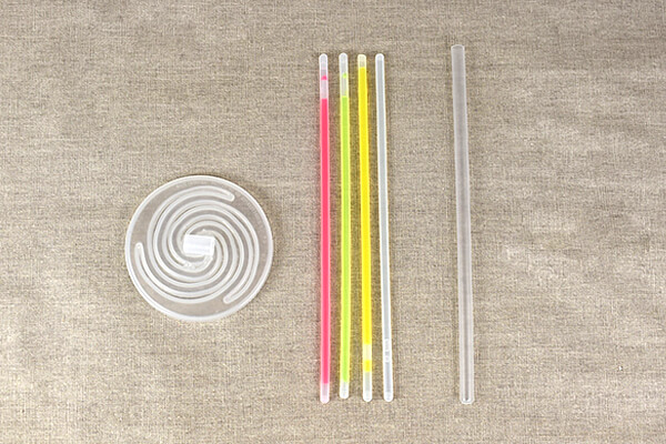 【100均レビュー】ダイソーの自分で組み立てる「パーティーグッズ」は折り曲げると暗闇で光りだす！ の画像3