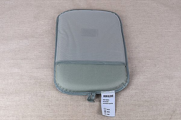 スリコ（3COINS）の「アイロングローブ」はハンガーにかけたままアイロンがけ可能で時短に！の画像2