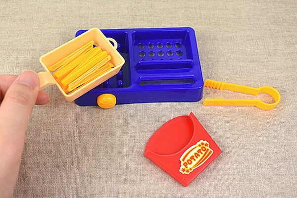 【100均レビュー】セリアのファストフード作って遊ぶグッズ対決！　ポテト＆ハンバーガー作りを楽しもうの画像6
