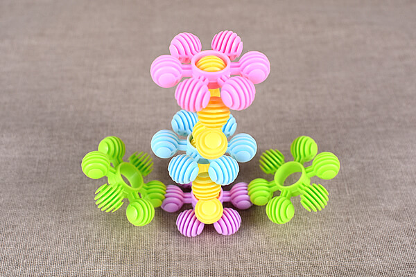 【100均レビュー】セリアの「ブロック玩具」は遊びながら創造力を養える⁉︎　自由に組み立てられるから飽きがこない！の画像7